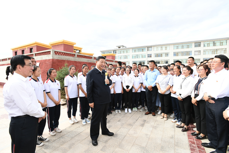 8月19日至22日，中共中央總書記、國家主席、中央軍委主席習近平在甘肅考察。這是20日下午，習近平在張掖市山丹培黎學校同師生親切交流。
